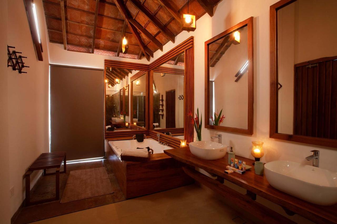 Stayvista At Cedar - Strelitzia 2Bhk With Breakfast And Jacuzzi Chikmagalūr Esterno foto