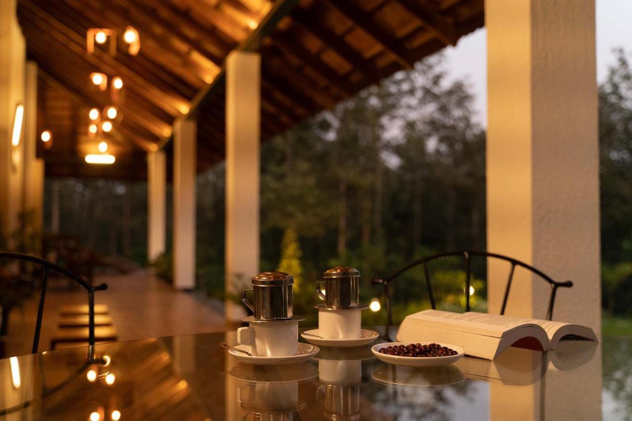 Stayvista At Cedar - Strelitzia 2Bhk With Breakfast And Jacuzzi Chikmagalūr Esterno foto