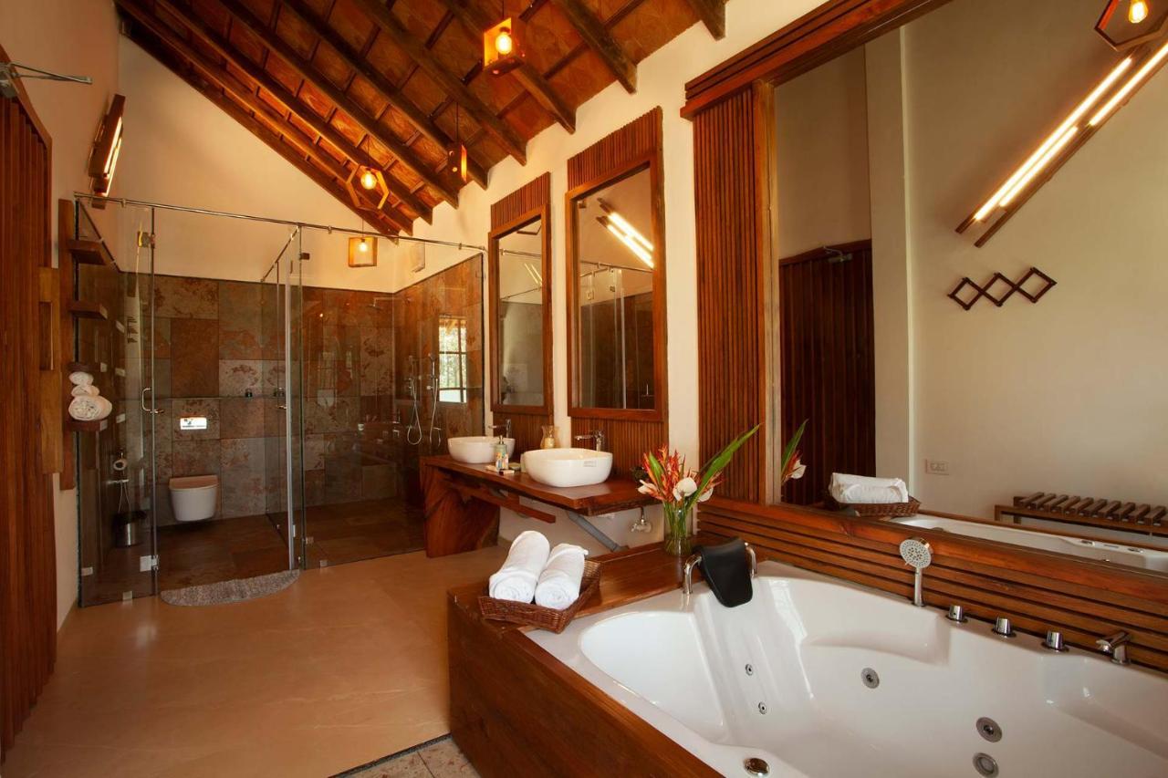 Stayvista At Cedar - Strelitzia 2Bhk With Breakfast And Jacuzzi Chikmagalūr Esterno foto