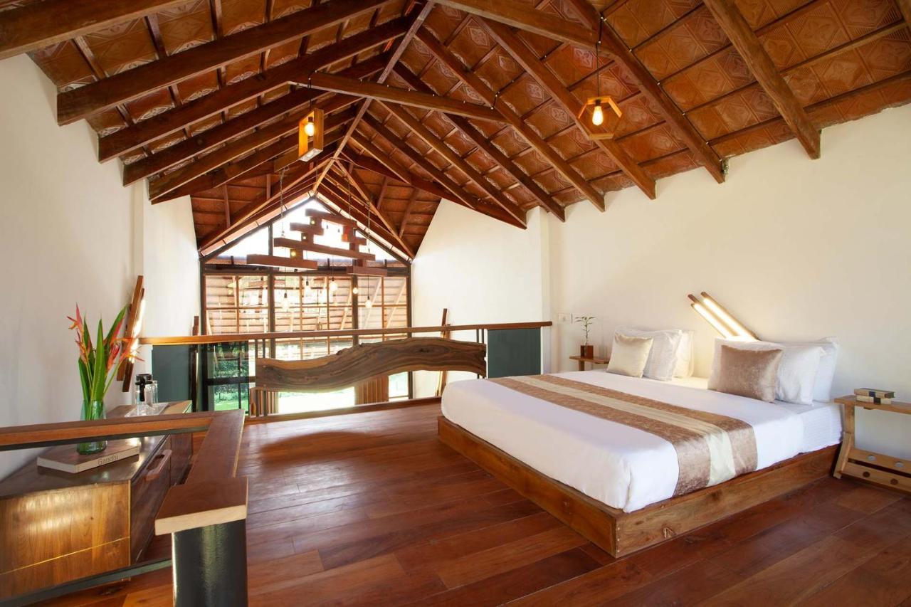 Stayvista At Cedar - Strelitzia 2Bhk With Breakfast And Jacuzzi Chikmagalūr Esterno foto